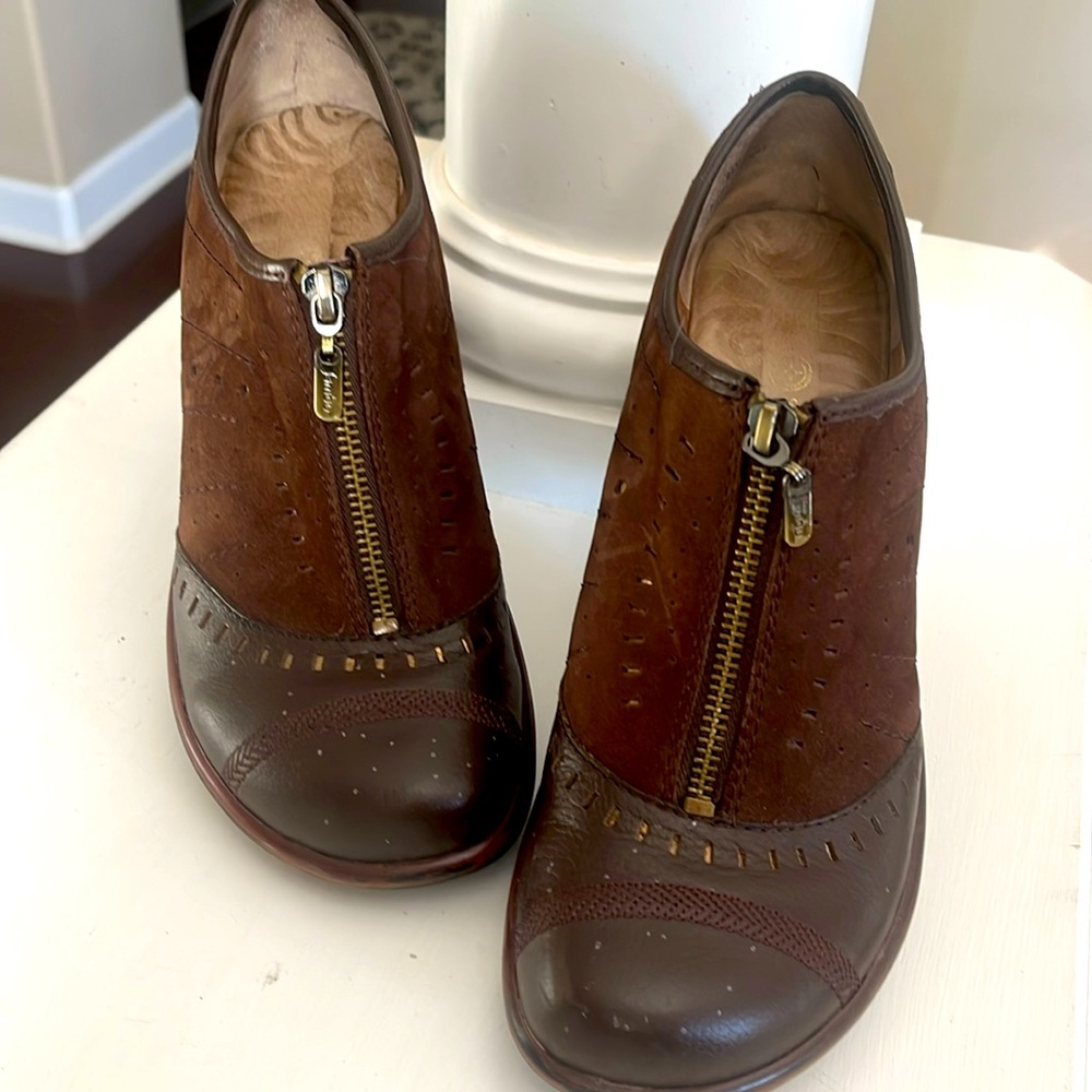 Jamboo zip front shoes